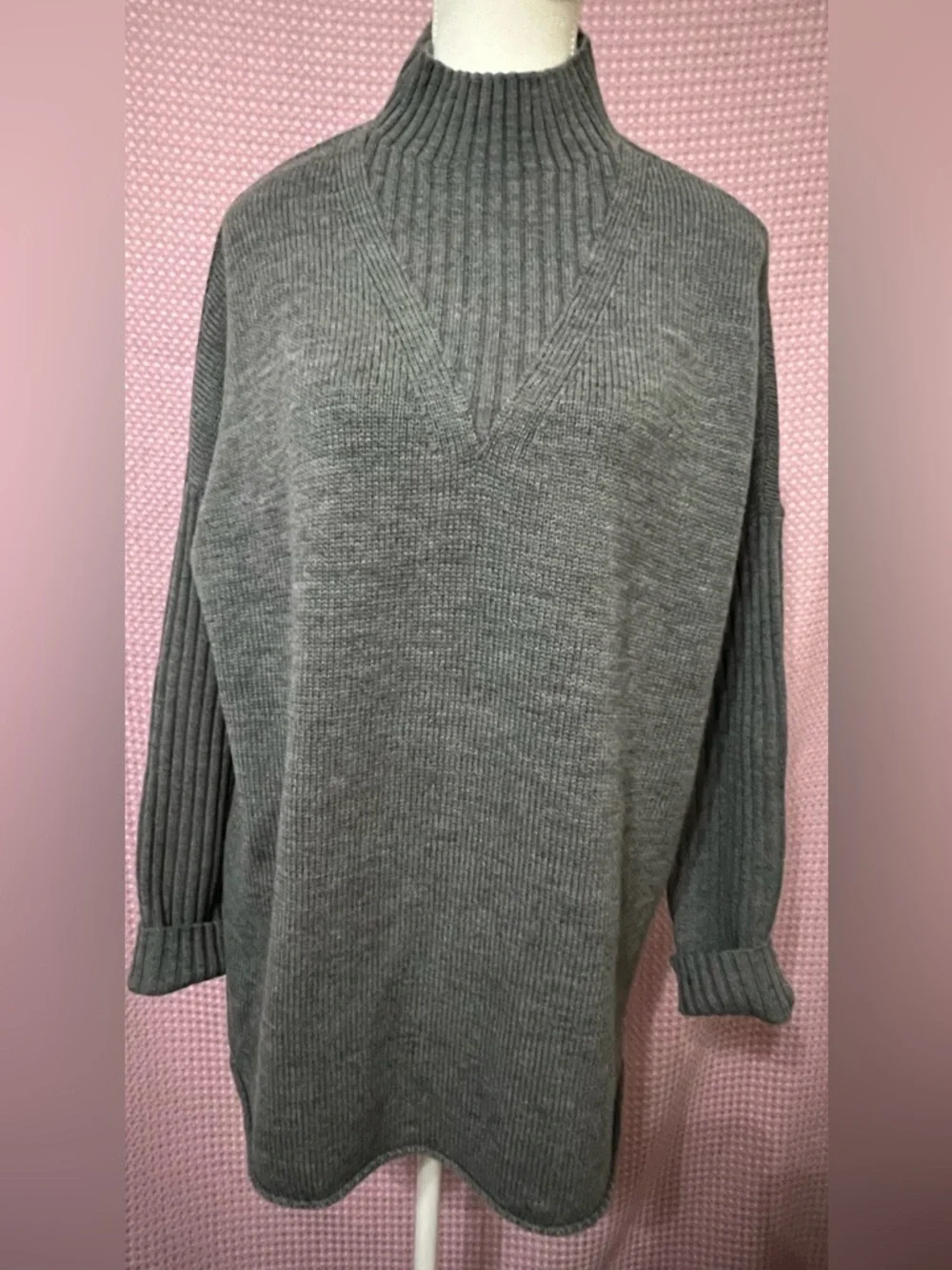 Tory Burch Heather Gray V-Neck Ribbed Sleeve Sweater